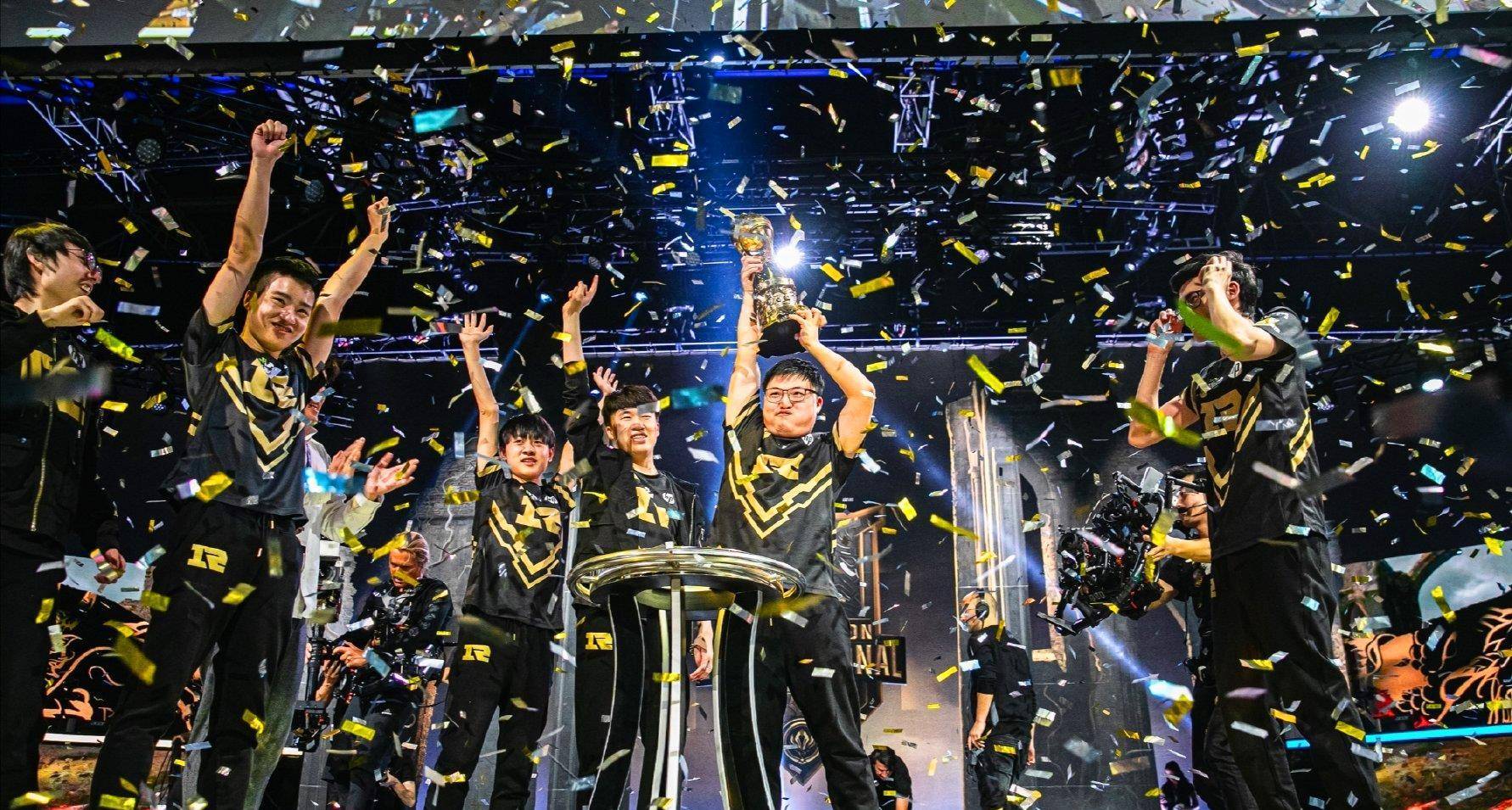 Uzi回归赛场，败北首场状态亮眼，TES观众沸腾！的简单介绍